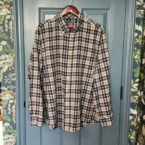 Puritan XL men’s navy, brown and white plaid shirt